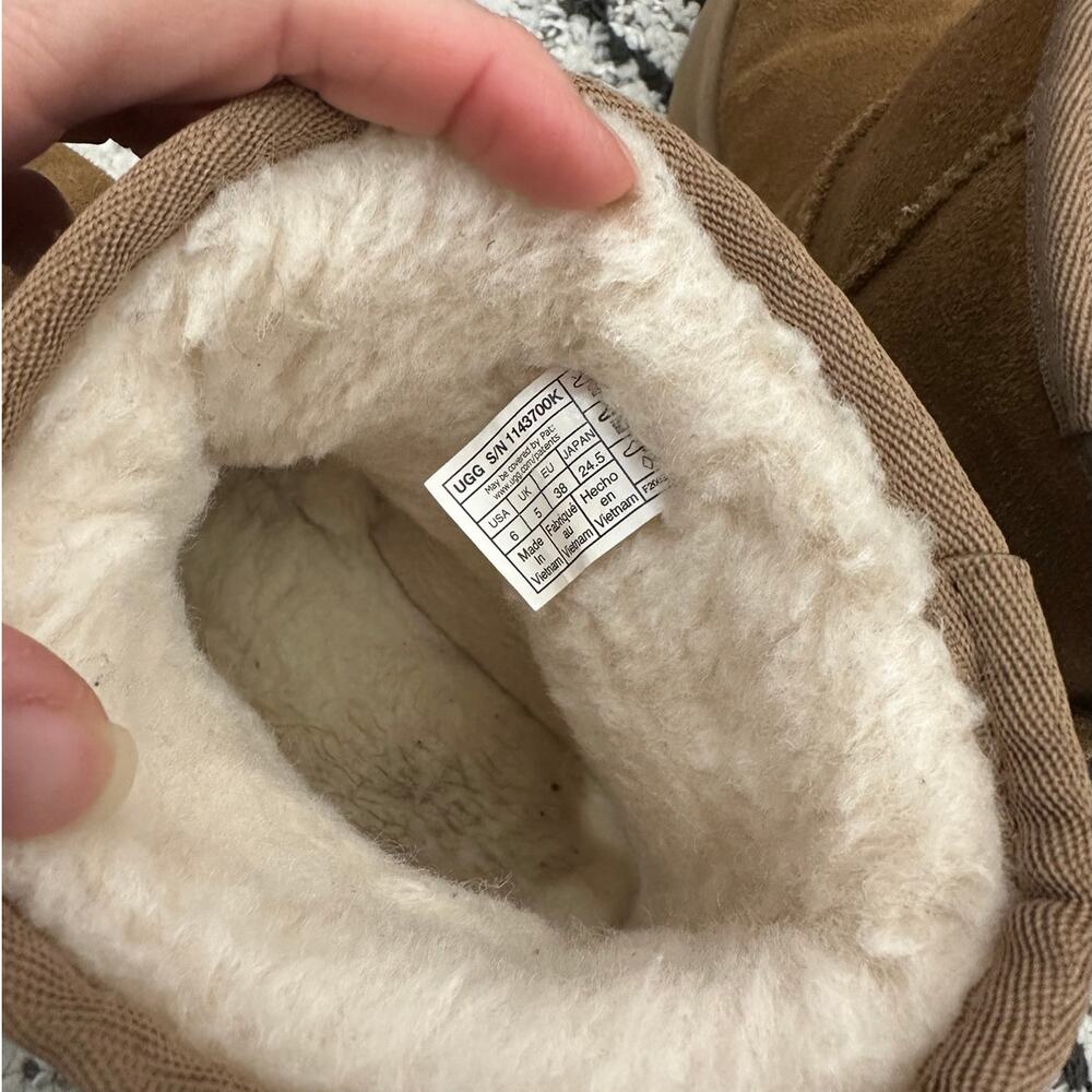 UGG Kids Classic Mini Platform Chestnut Boots Big Kid Size 6 - Picture 8 of 9